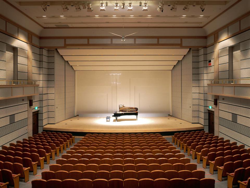 客席から見たステージ